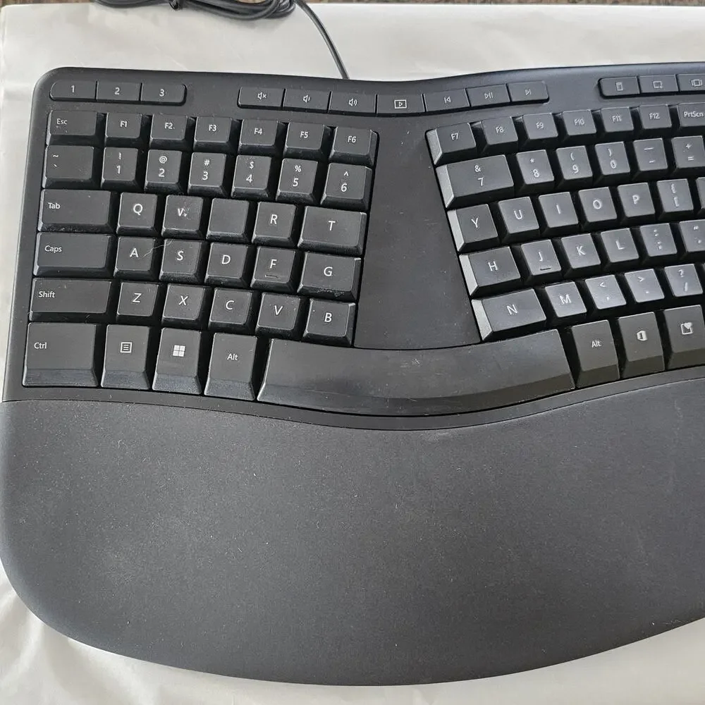 Microsoft Model 1878 Ergonomic Wired USB Keyboard Black TESTED